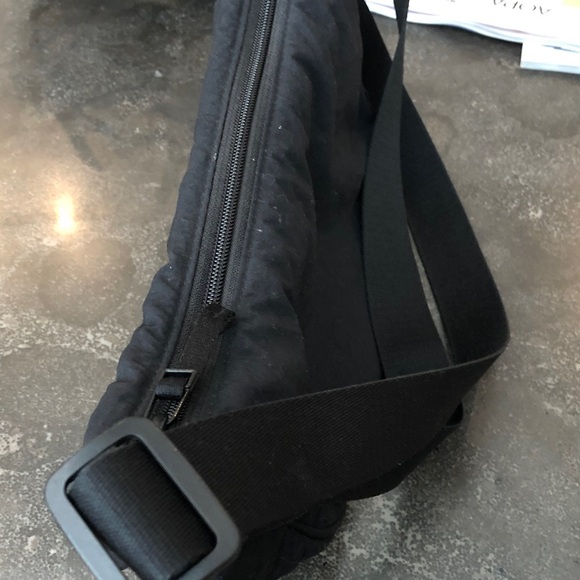 Uniqlo Black Crossbody Bag - Picture 11 of 11